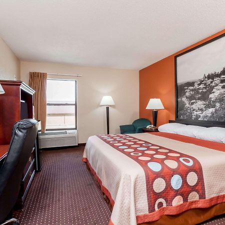 Super 8 By Wyndham Harrisburg Hotell Exteriör bild