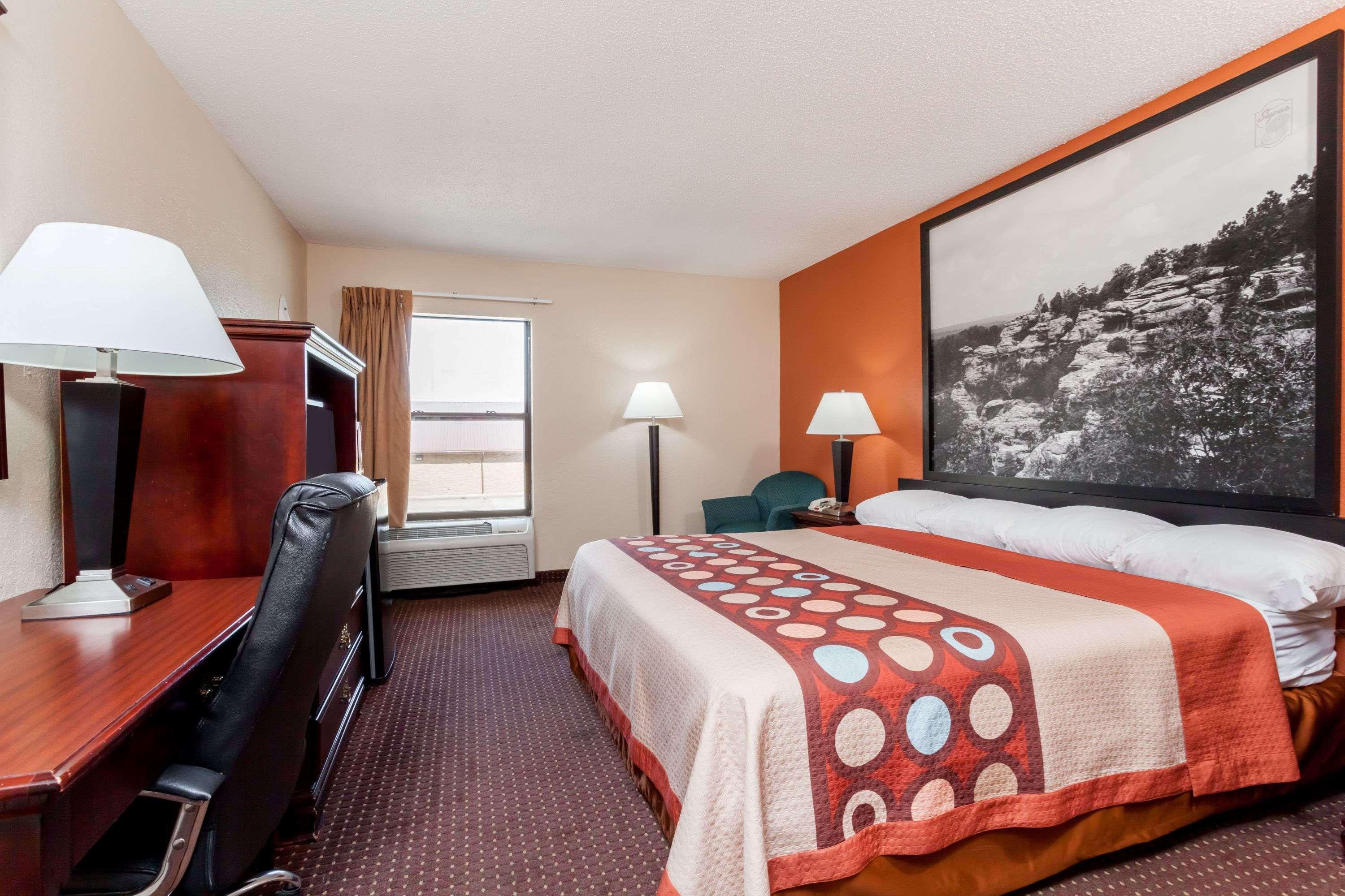 Super 8 By Wyndham Harrisburg Hotell Exteriör bild