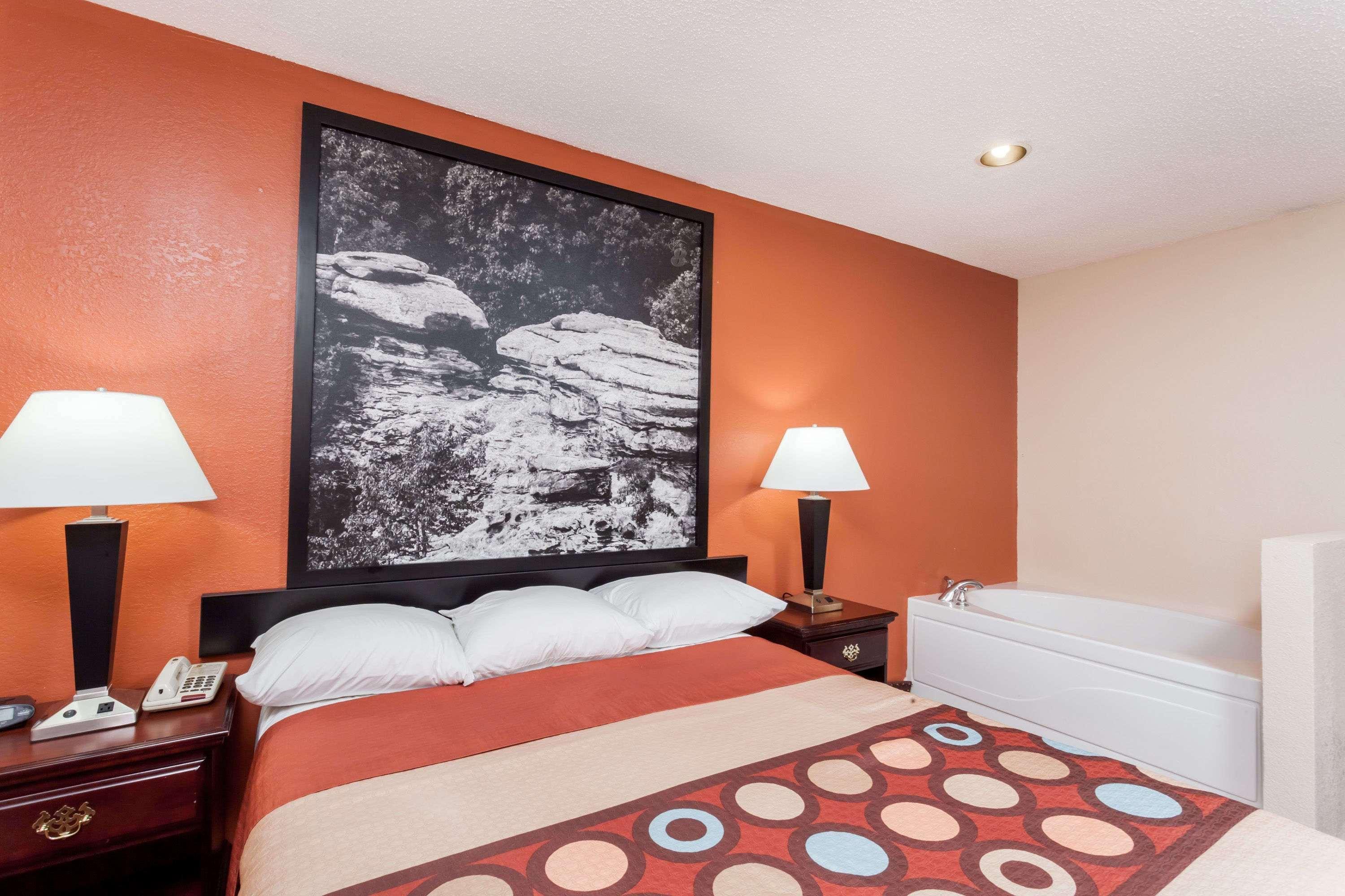 Super 8 By Wyndham Harrisburg Hotell Exteriör bild
