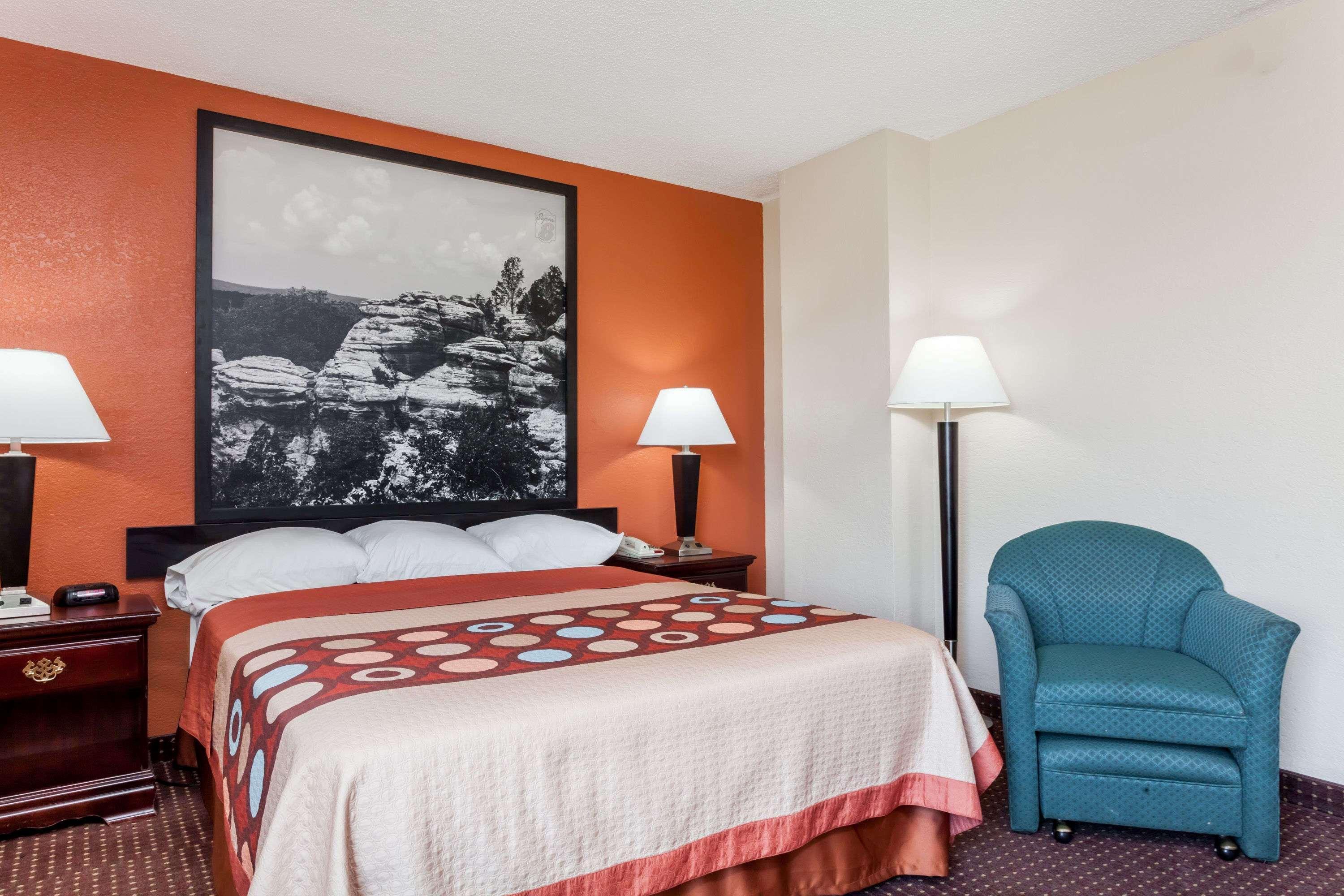 Super 8 By Wyndham Harrisburg Hotell Exteriör bild