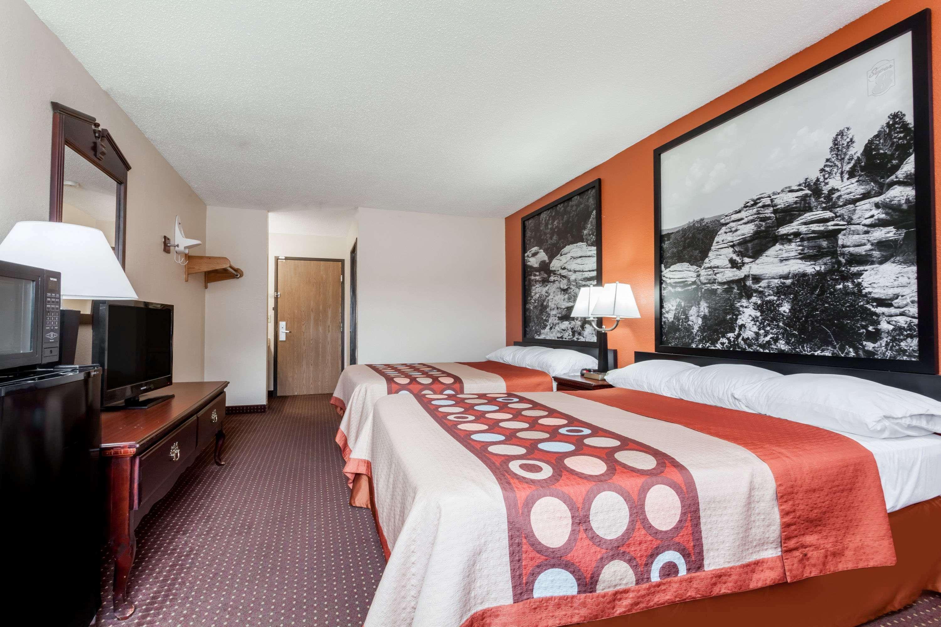 Super 8 By Wyndham Harrisburg Hotell Exteriör bild