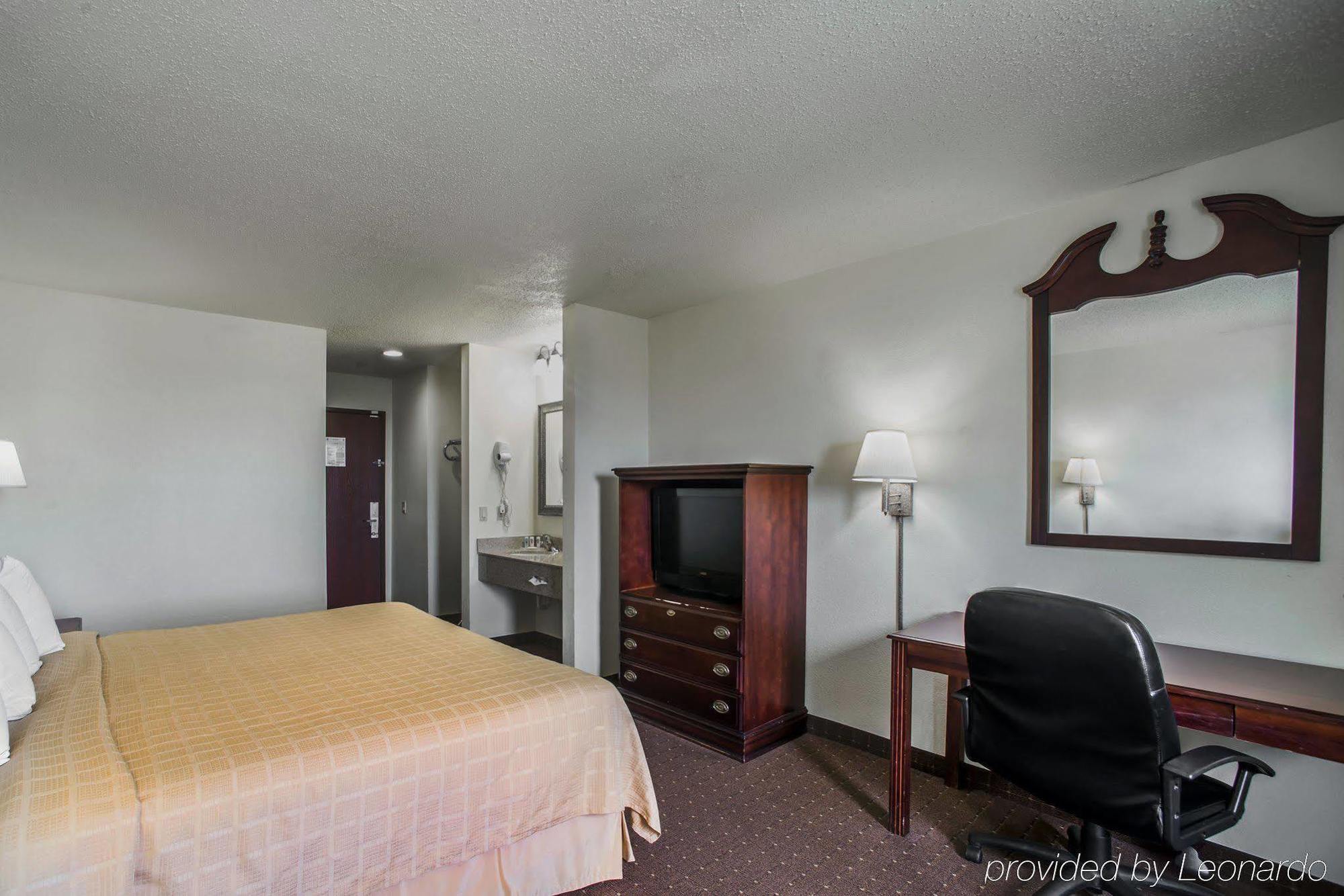 Super 8 By Wyndham Harrisburg Hotell Exteriör bild