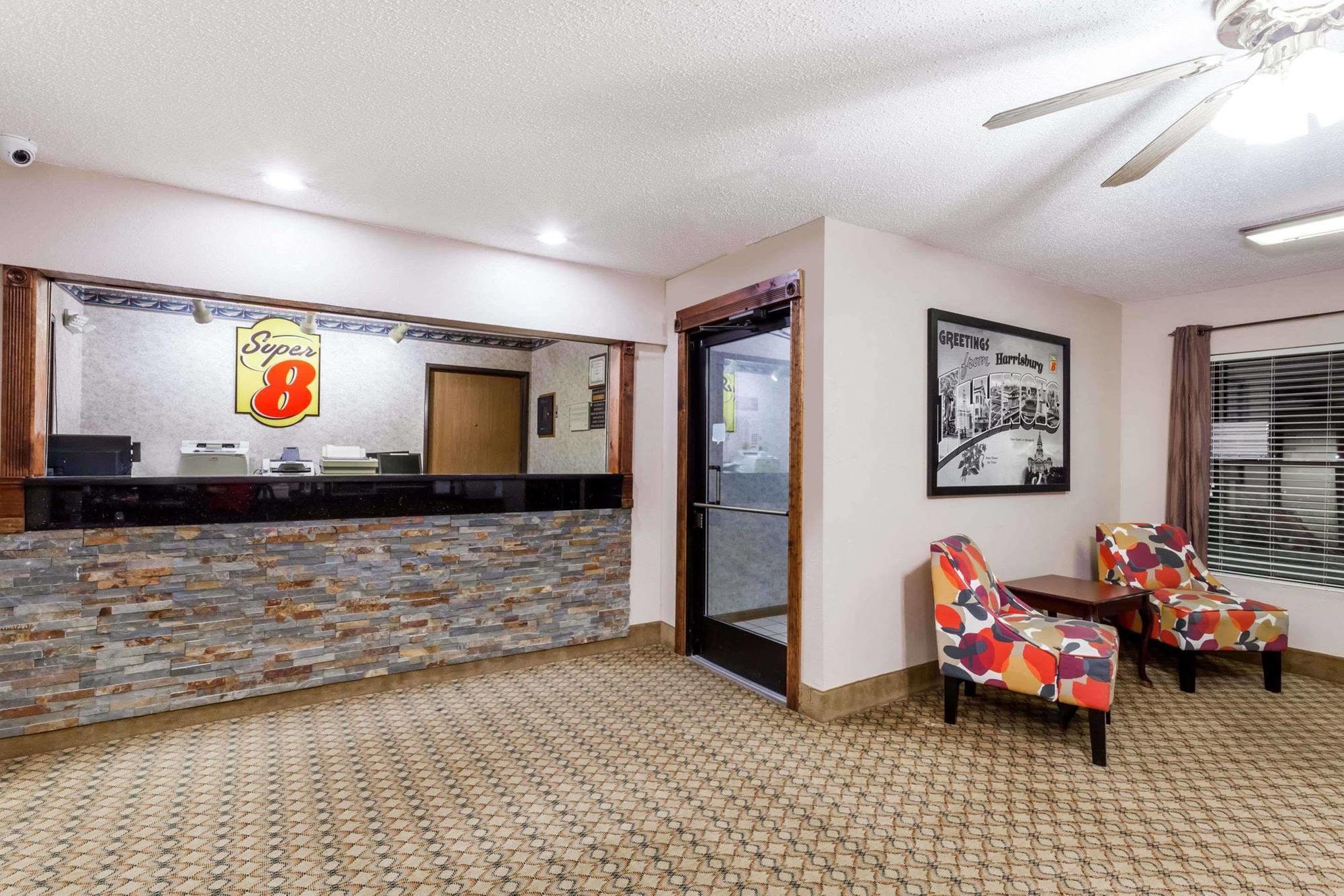 Super 8 By Wyndham Harrisburg Hotell Exteriör bild